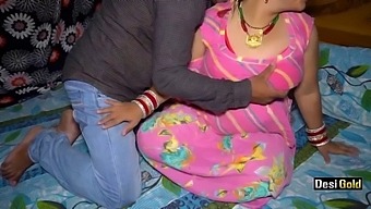 Indian Randi Bhabhi, With A Taxi Driver, Is Enjoying Sex With The Locals.