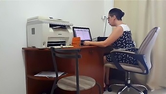 Security Camera In The Office Of Lady Boss And Employee Pussy Lick Full.