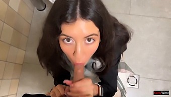 Jeg Længtes Efter Dig Intenst - Have Sex Med Mig Og Få Udløsning I Mit Ansigt I Dette Offentlige Detailkompleks! - Gå Din Penis