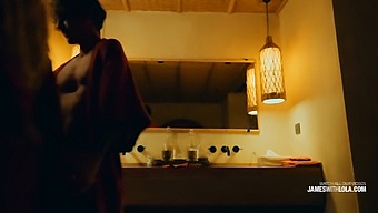 Echte Zelfgemaakte Seksvideo Van Een Amateurkoppel In Een Hotelkamer.